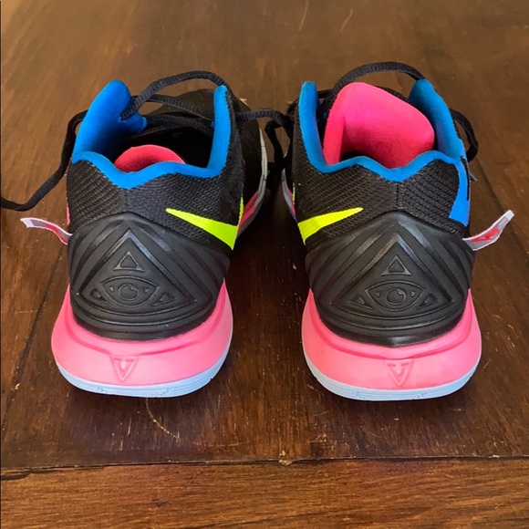 Nike Kyrie 5 - Picture 4 of 5
